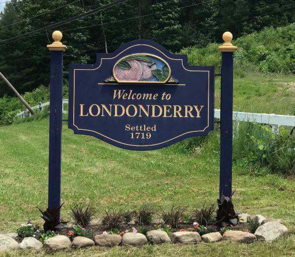 Black wooden sign with words Welcome to Londonderry Settled 1719